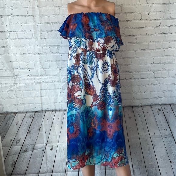 Maurices Dresses & Skirts - Maurices White, Blue & Pink floral strapless dress size 0